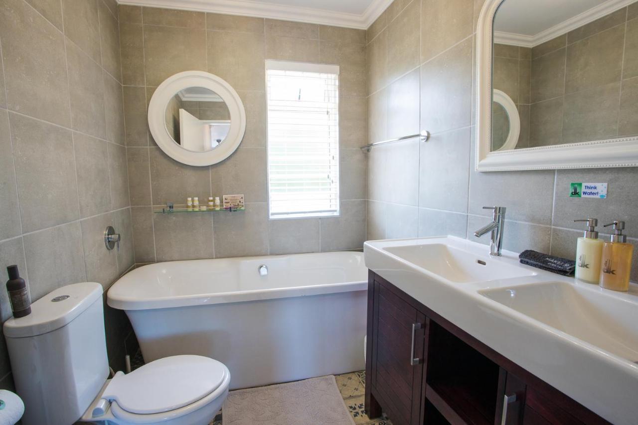 Dk Villas 1 Harbour View Hout Bay Bagian luar foto